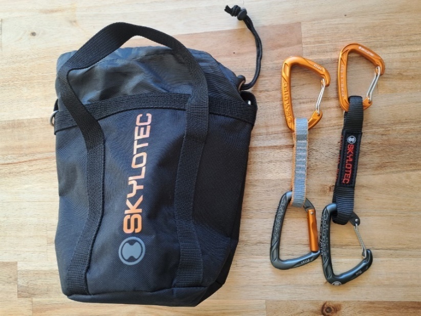 bagaj ve çantalar, alet, çanta, askı, kayış içeren bir resim Açıklama otomatik olarak oluşturuldu