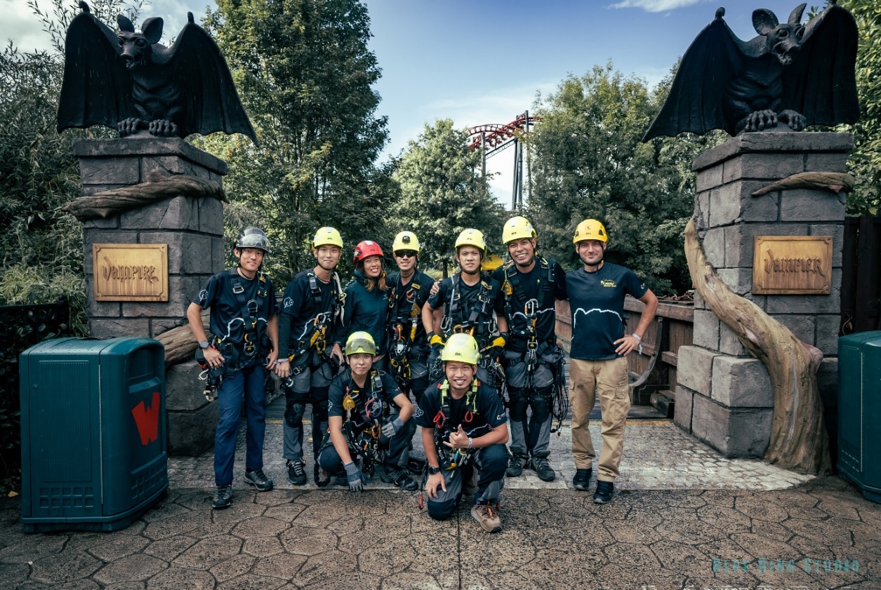 dış mekan, giyim, gökyüzü, kişi, şahıs içeren bir resim Açıklama otomatik olarak oluşturuldu