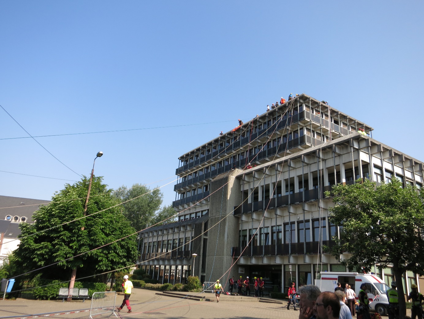 dış mekan, gökyüzü, ağaç, bina içeren bir resim Açıklama otomatik olarak oluşturuldu