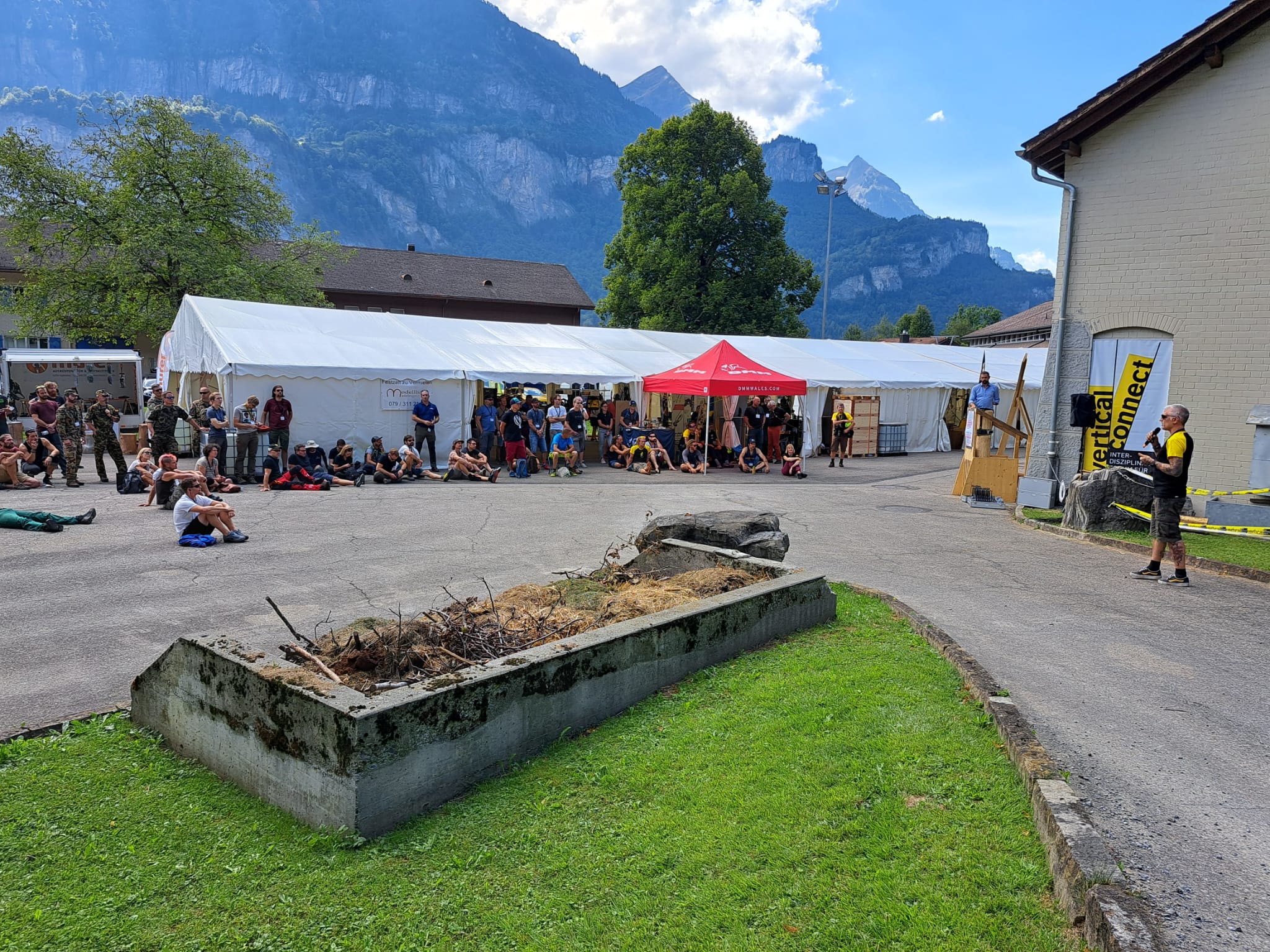 dış mekan, gökyüzü, bulut, ağaç içeren bir resim Açıklama otomatik olarak yer alır