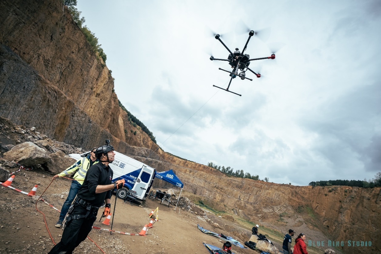 dış mekan, gökyüzü, helikopter, yer içeren bir resim Açıklama otomatik olarak oluşturuldu
