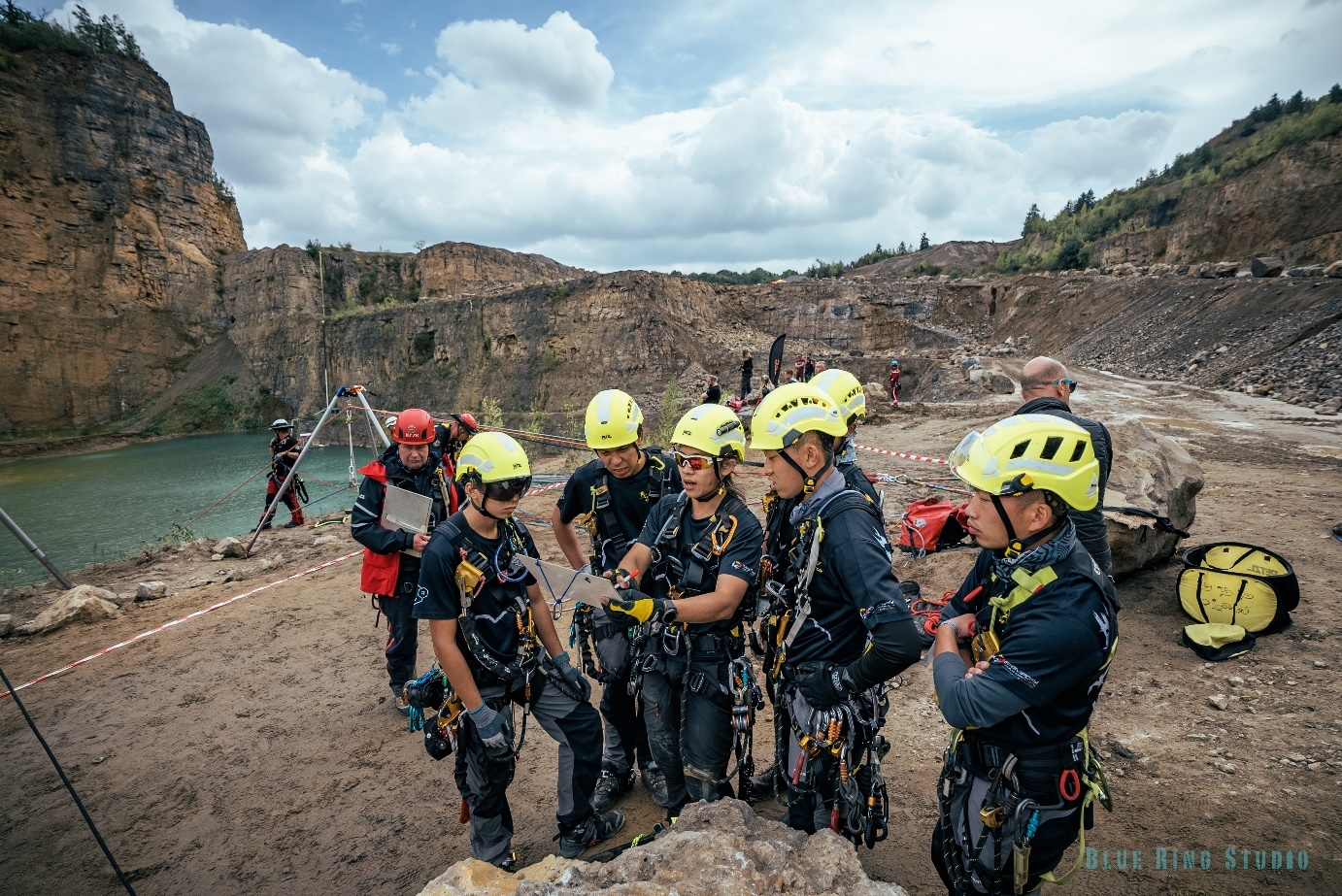 dış mekan, gökyüzü, kask, macera içeren bir resim Açıklama otomatik olarak oluşturuldu