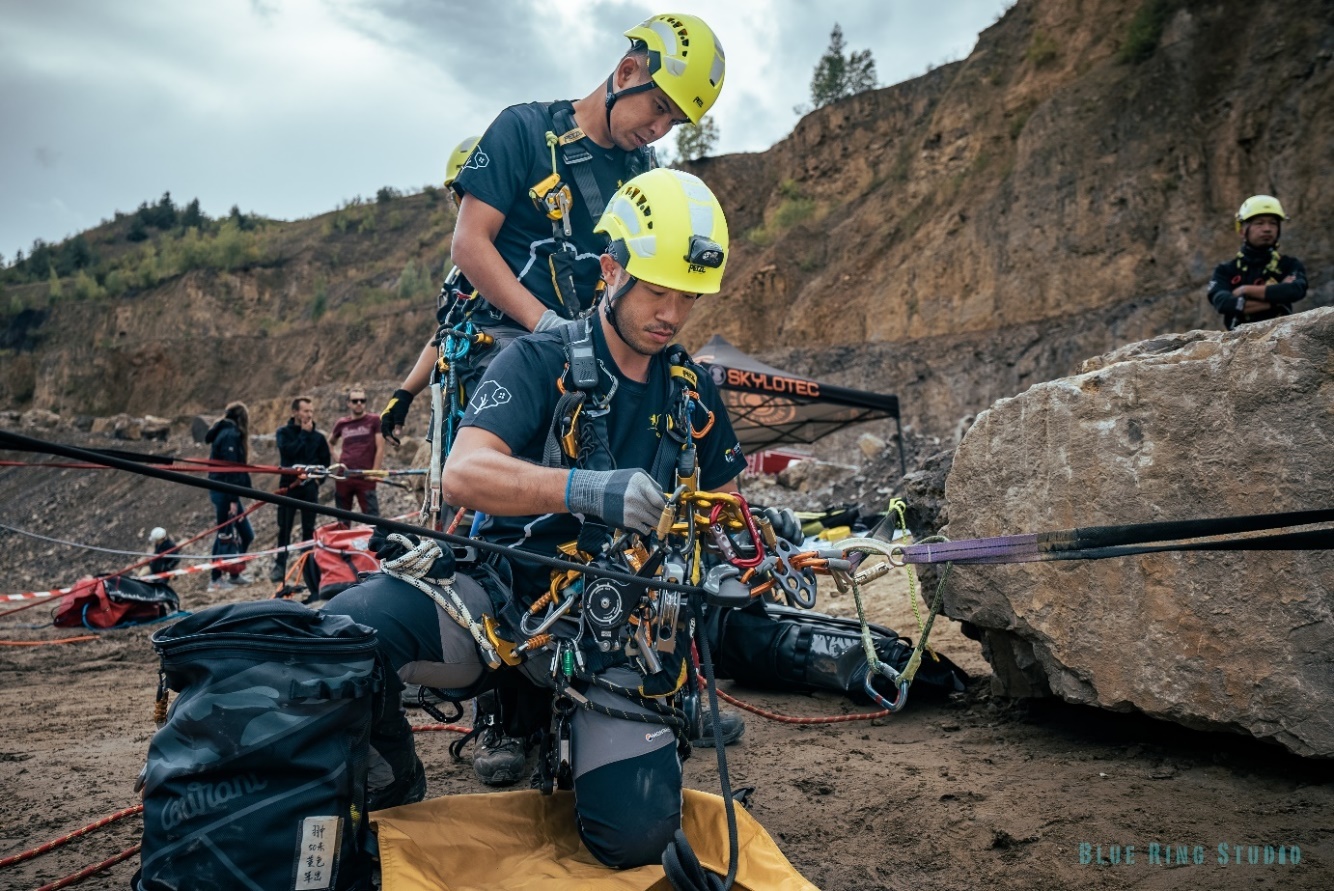 dış mekan, gökyüzü, kişi, şahıs, giyim içeren bir resim Açıklama otomatik olarak oluşturuldu
