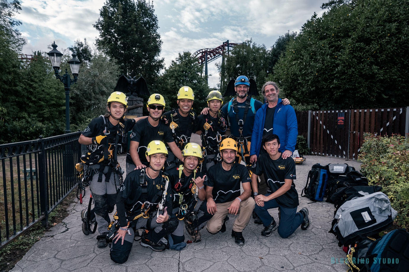 dış mekan, gökyüzü, kişi, şahıs, giyim içeren bir resim Açıklama otomatik olarak oluşturuldu