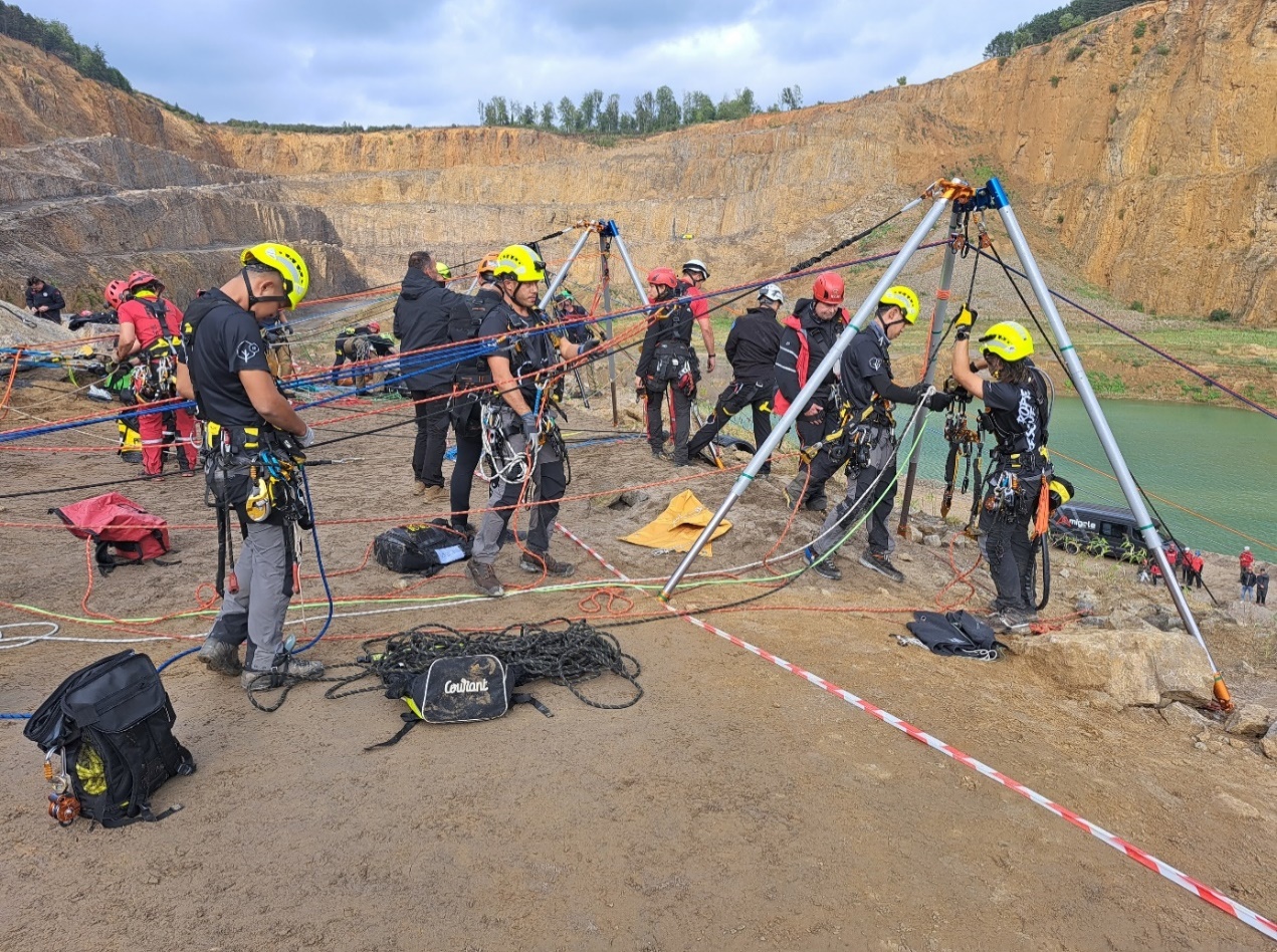 dış mekan, gökyüzü, macera, açık havada dinlenme içeren bir resim Açıklama otomatik olarak oluşturuldu