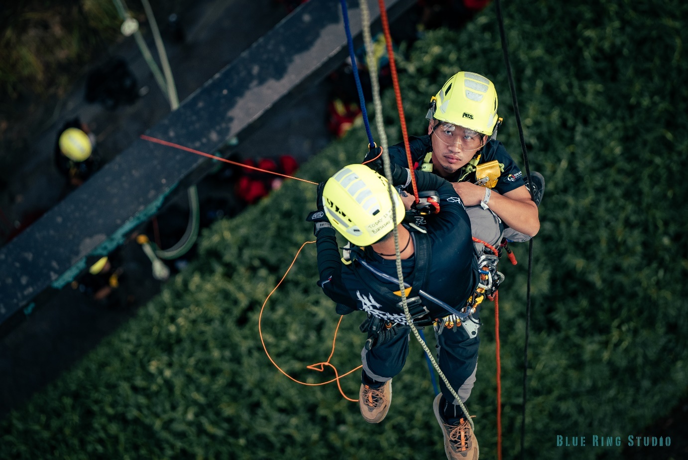 dış mekan, kask, miğfer, macera içeren bir resim Açıklama otomatik olarak oluşturuldu