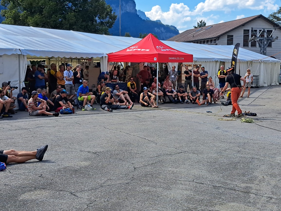 dış mekan, kişi, kişiler, insanlar, kalabalık içeren bir resim Açıklama otomatik olarak yer alır