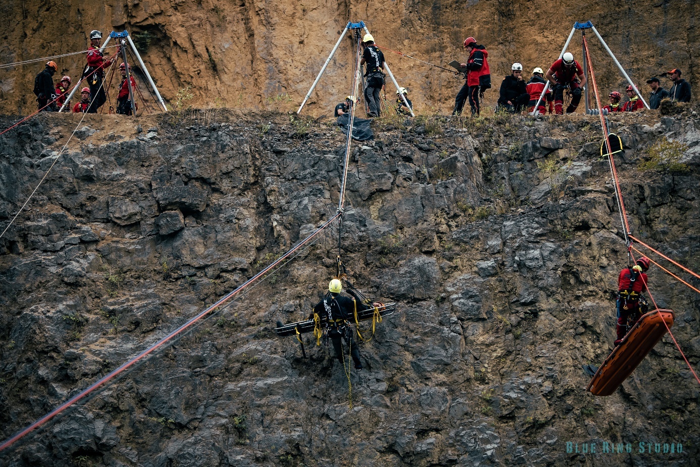 dış mekan, macera, insanlar, Tırmanma sporu içeren bir resim Açıklama otomatik olarak oluşturuldu