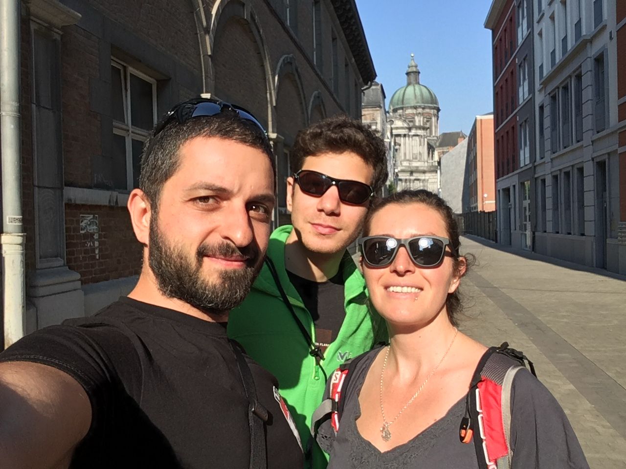 insan yüzü, kişi, şahıs, güneş gözlüğü, giyim içeren bir resim Açıklama otomatik olarak oluşturuldu