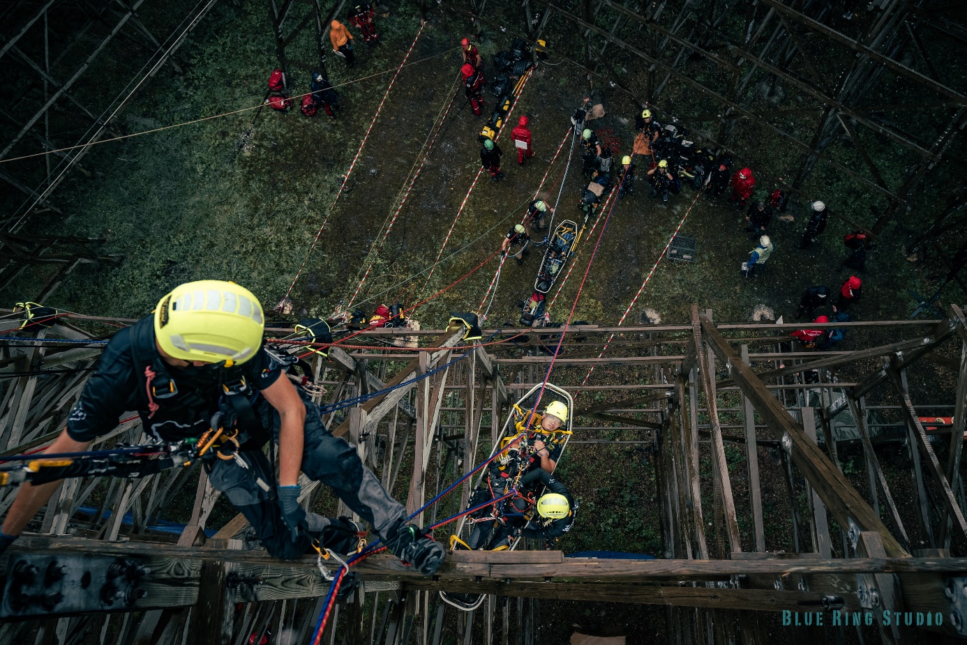 itfaiyeci, miğfer, işçi, kask içeren bir resim Açıklama otomatik olarak oluşturuldu