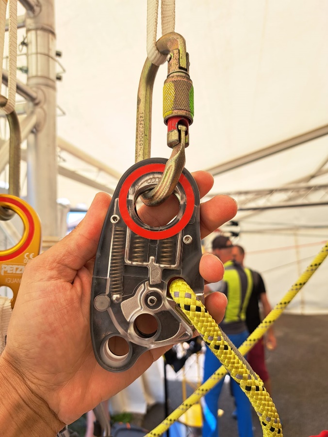 kişi, kayıtlı, alet, adam, insan, elektrik içeren bir resim Açıklama otomatik olarak yer almaktadır