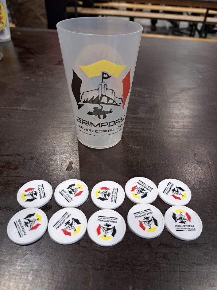 metin, alkolsüz içki, şişe, çıkartma içeren bir resim Açıklama otomatik olarak oluşturuldu