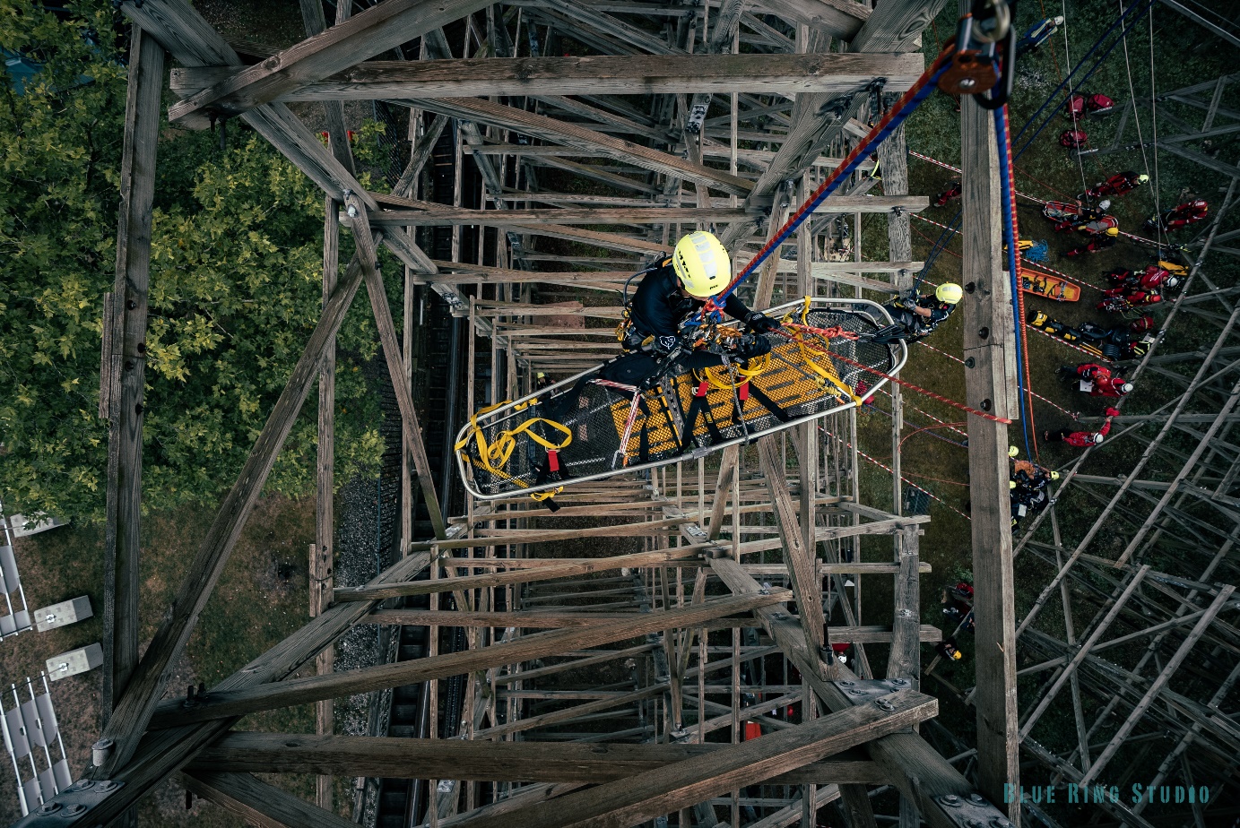 sürmek, ağaç, dış mekan, Eğlence turu içeren bir resim Açıklama otomatik olarak oluşturuldu